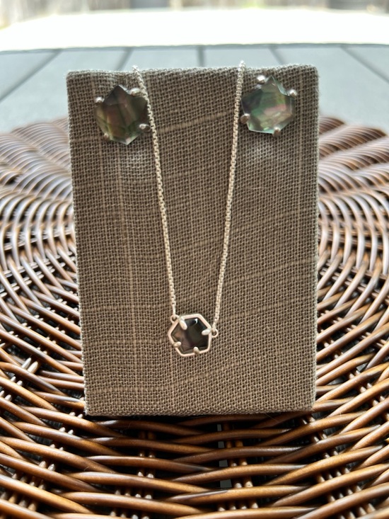 Kendra Scott Jewelry - Kendra Scott Iridescent Black Shell Hexagon Necklace and Studs